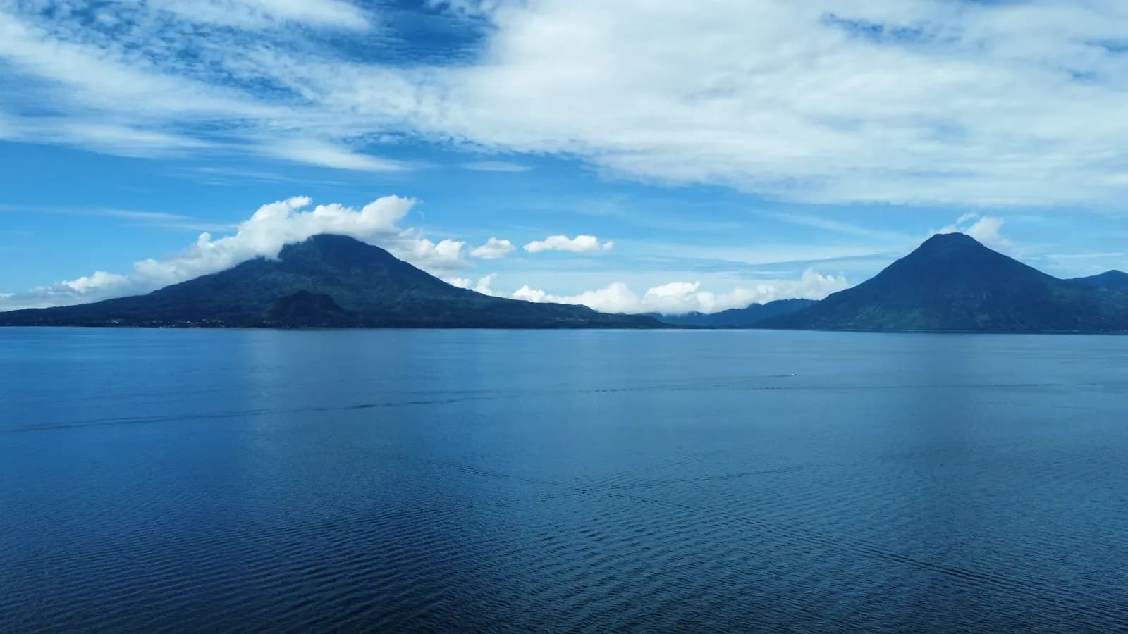 Paisaje de ejemplo de Atitlán (foto placeholder)